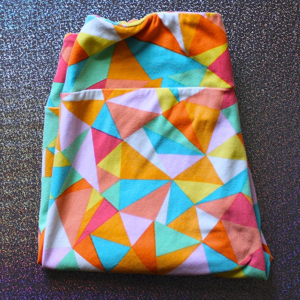 ✨ LulaRoe Rainbow Prism Leggings